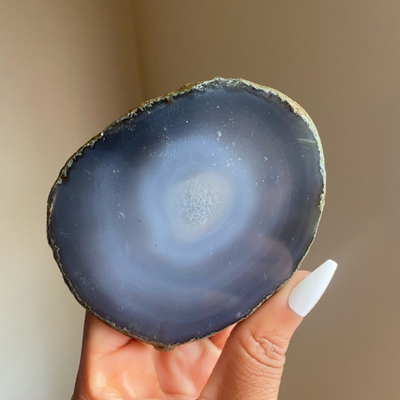 Enhydro Agate Geode with Water Inside - Picture 9 of 10